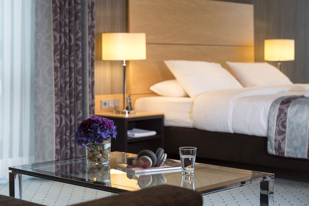 Suite Principal del hotel Maritim Düsseldorf. Foto 1