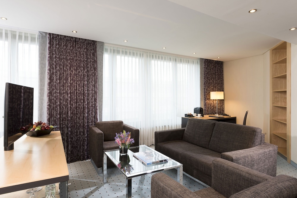 Suite Principal del hotel Maritim Düsseldorf. Foto 3
