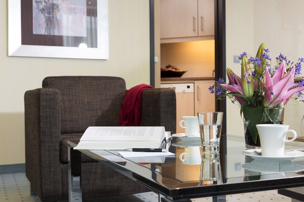 Suite Principal del hotel Maritim Düsseldorf. Foto 5