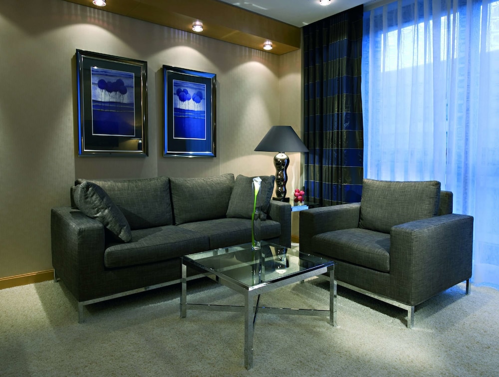 Suite Junior (Uso Doble) del hotel Maritim Düsseldorf. Foto 5