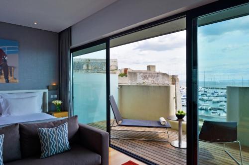 Habitación Doble Superior con vistas al mar del hotel Pestana Cidadela Cascais - Pousada and Art District. Foto 2