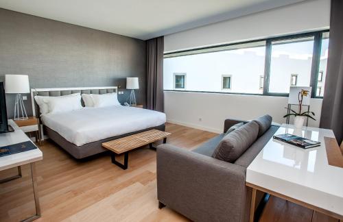 Habitación Triple Superior del hotel Pestana Cidadela Cascais - Pousada and Art District. Foto 1