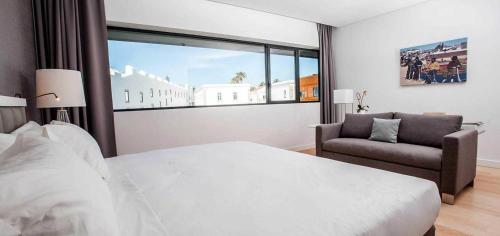 Habitación Triple Superior del hotel Pestana Cidadela Cascais - Pousada and Art District. Foto 4