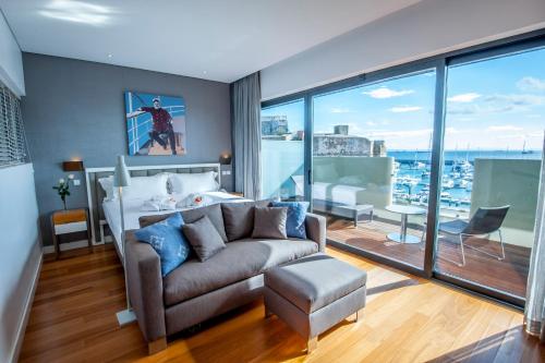 Habitación Triple Superior con vistas al mar del hotel Pestana Cidadela Cascais - Pousada and Art District