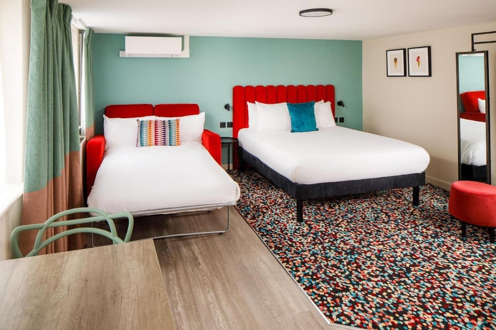 La Completa del hotel Ibis Styles Bournemouth. Foto 1