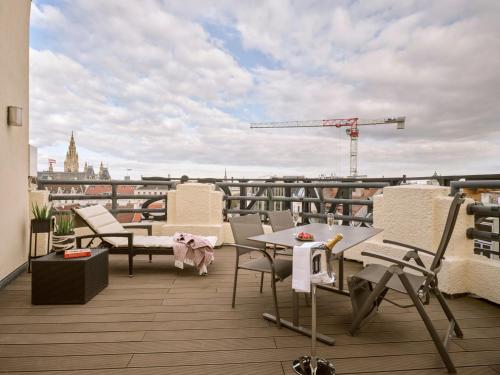 Habitación Doble Signature con vistas a la ciudad del hotel Flemings Selection Wien-City. Foto 4