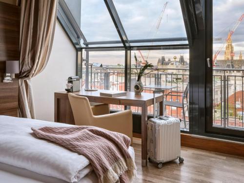 Habitación Doble Signature con vistas a la ciudad del hotel Flemings Selection Wien-City. Foto 5