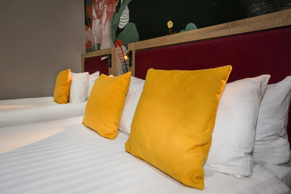 Habitación triple estándar del hotel Comfort Inn Victoria. Foto 9