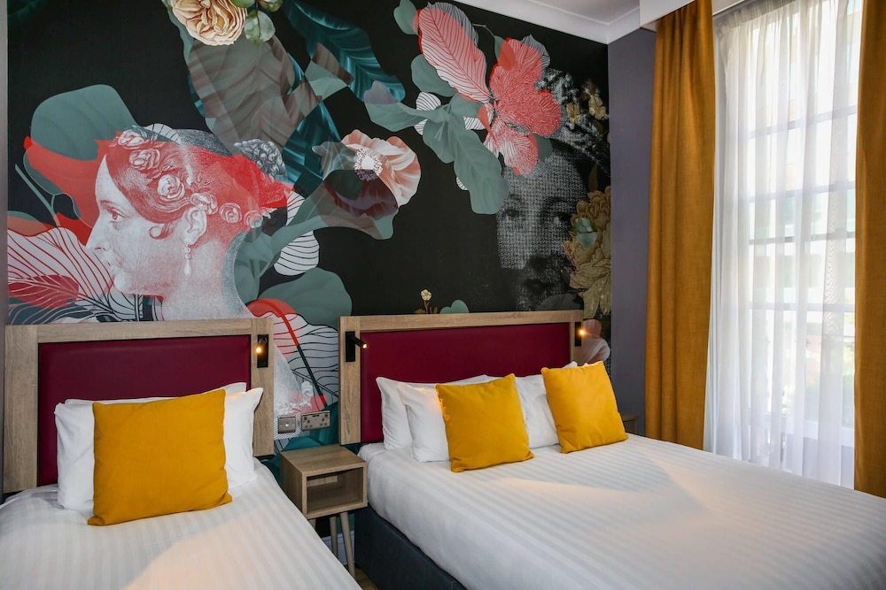 Habitación triple estándar del hotel Comfort Inn Victoria. Foto 13
