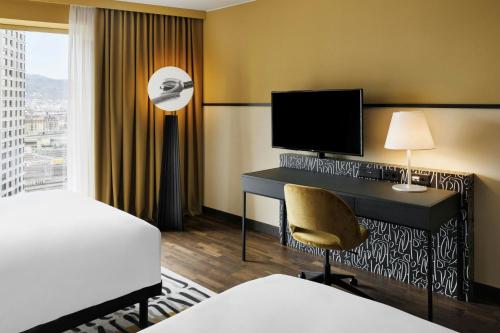 Habitación Doble Superior - 2 camas dobles - Planta superior del hotel Renaissance Zürich Tower. Foto 1