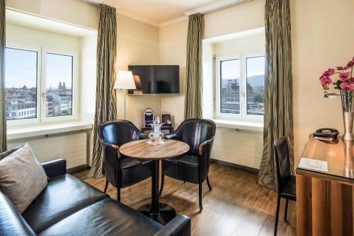 Suite Junior con vistas al centro histórico del hotel Central Plaza. Foto 4