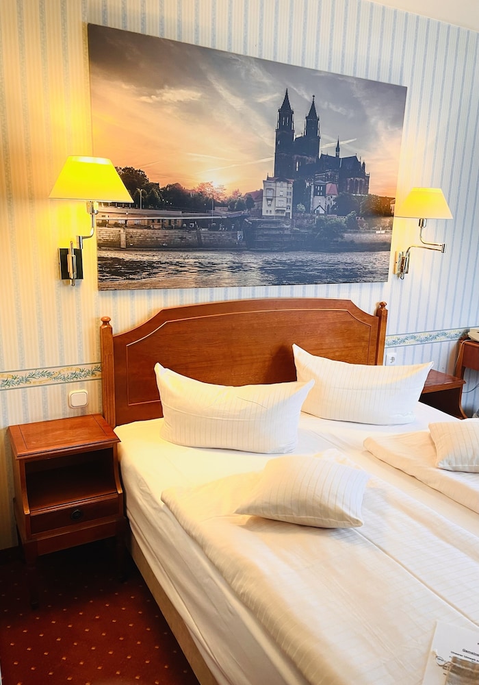 Habitación Estándar con cama doble del hotel Mercure Plaza Magdeburg. Foto 2