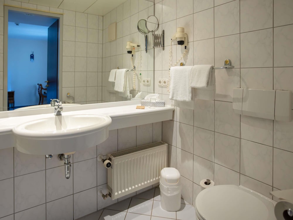 Habitación Estándar con cama doble del hotel Mercure Plaza Magdeburg. Foto 4