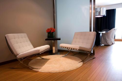 Suite con bañera de hidromasaje y terraza privada - cama extragrande - No fumadores del hotel Best Western Plus Galileo Padova. Foto 11