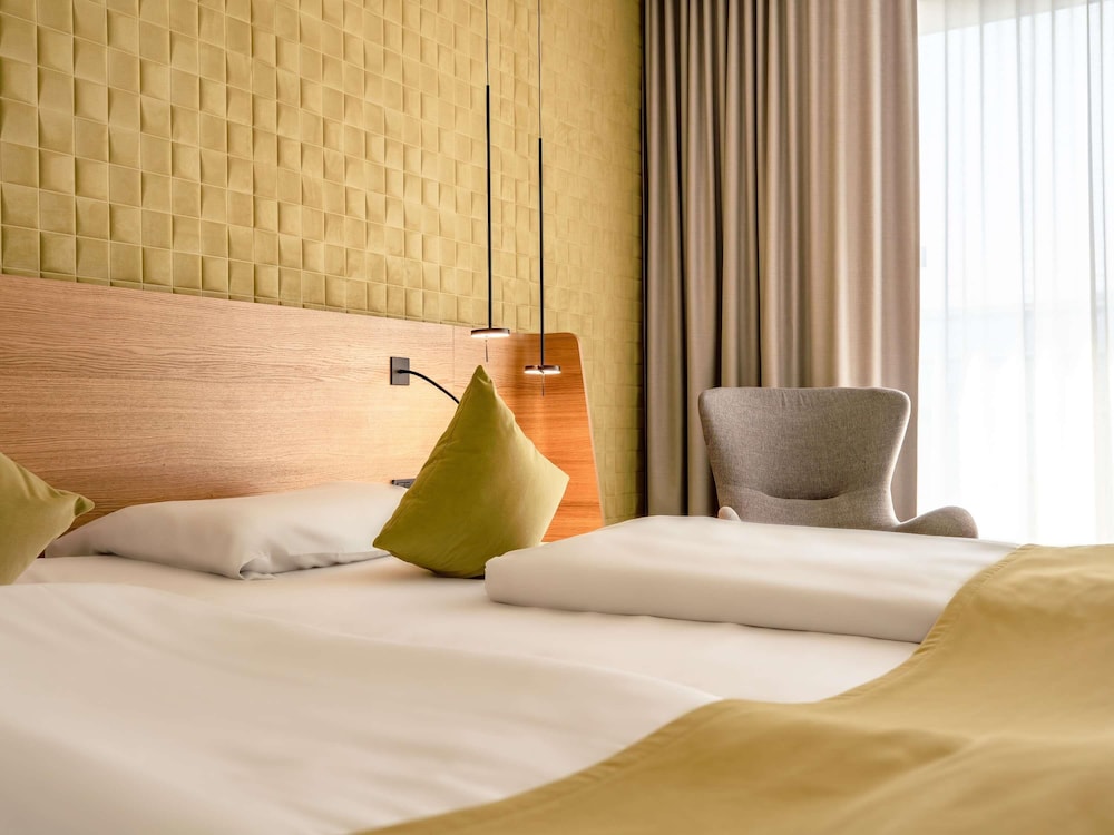 Habitación ejecutiva con 1 cama queen - size del hotel Novotel Karlsruhe City. Foto 4