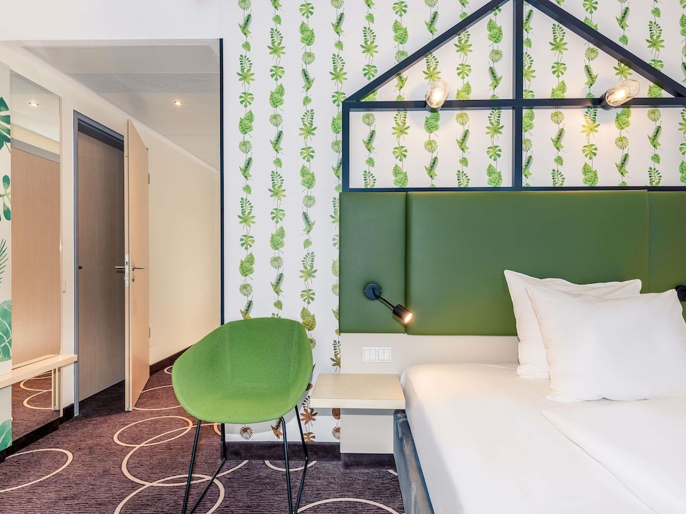 Habitación Standard con cama de matrimonio del hotel Mercure Hannover Mitte. Foto 4