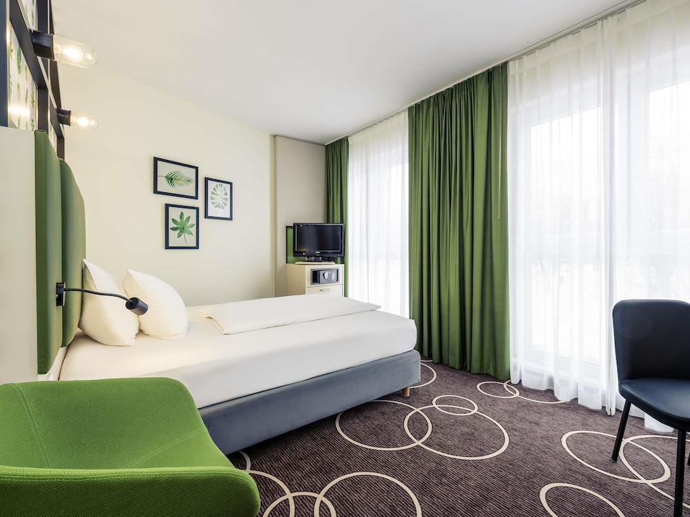 Habitación Standard con cama de matrimonio del hotel Mercure Hannover Mitte. Foto 7