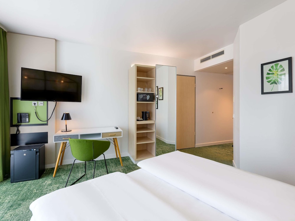 1 cama de matrimonio + 1 cama individual - Habitación Standard del hotel Mercure Hannover Mitte. Foto 4