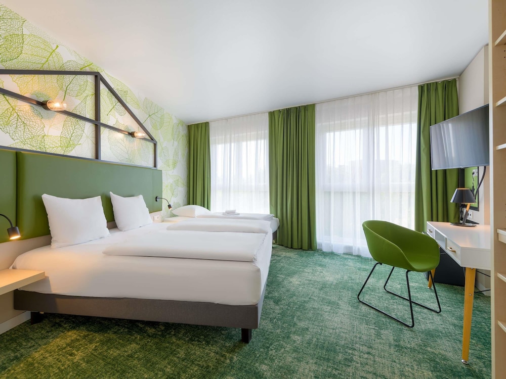 1 cama de matrimonio + 1 cama individual - Habitación Standard del hotel Mercure Hannover Mitte. Foto 7
