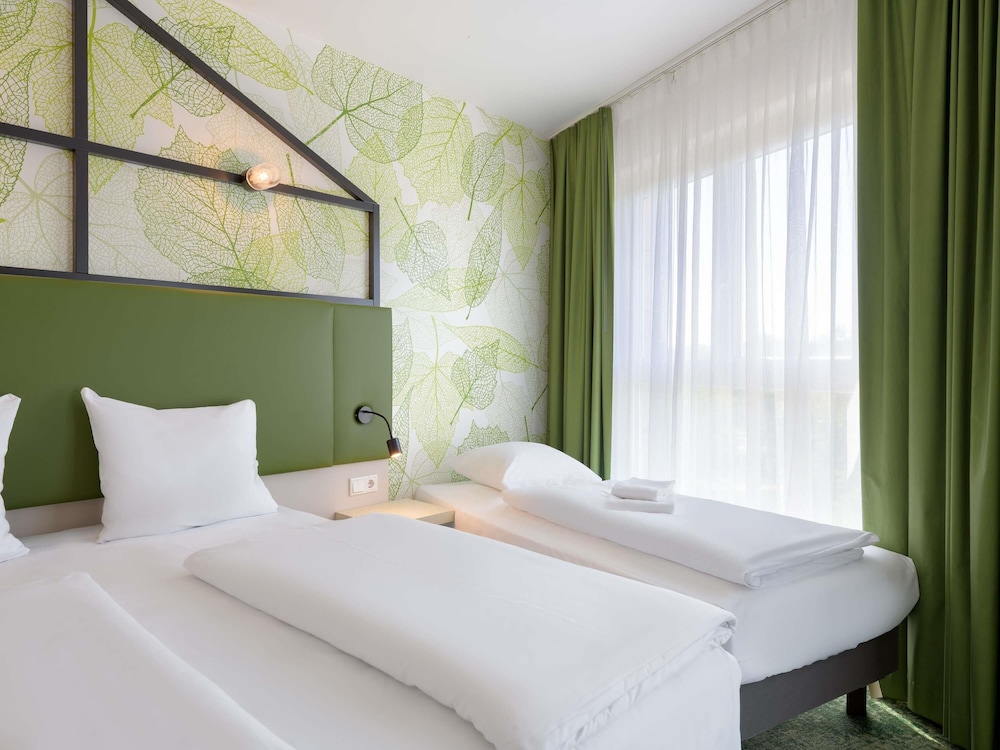 1 cama de matrimonio + 1 cama individual - Habitación Standard del hotel Mercure Hannover Mitte. Foto 8