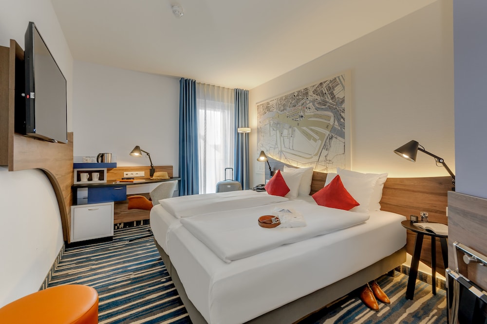 Habitación Estándar con cama doble del hotel Mercure Hamburg Mitte. Foto 1