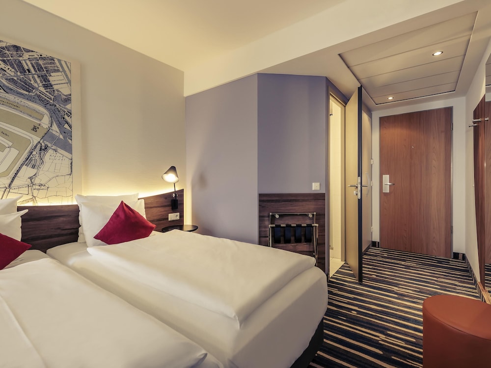 Habitación Estándar con cama doble del hotel Mercure Hamburg Mitte. Foto 2