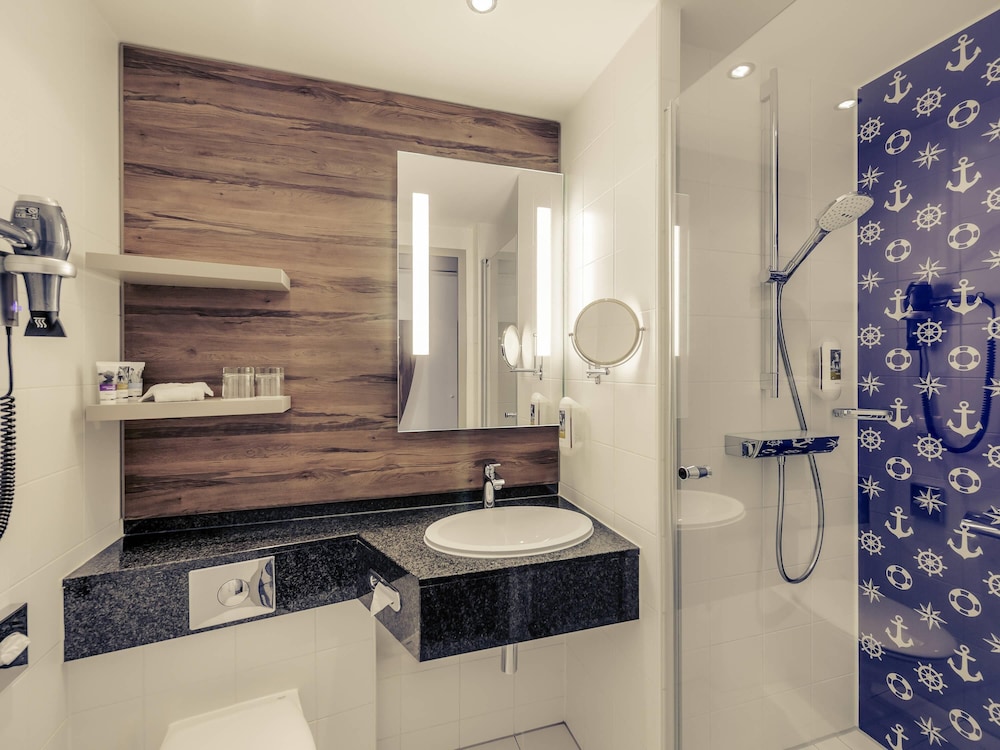 Habitación Estándar con cama doble del hotel Mercure Hamburg Mitte. Foto 4