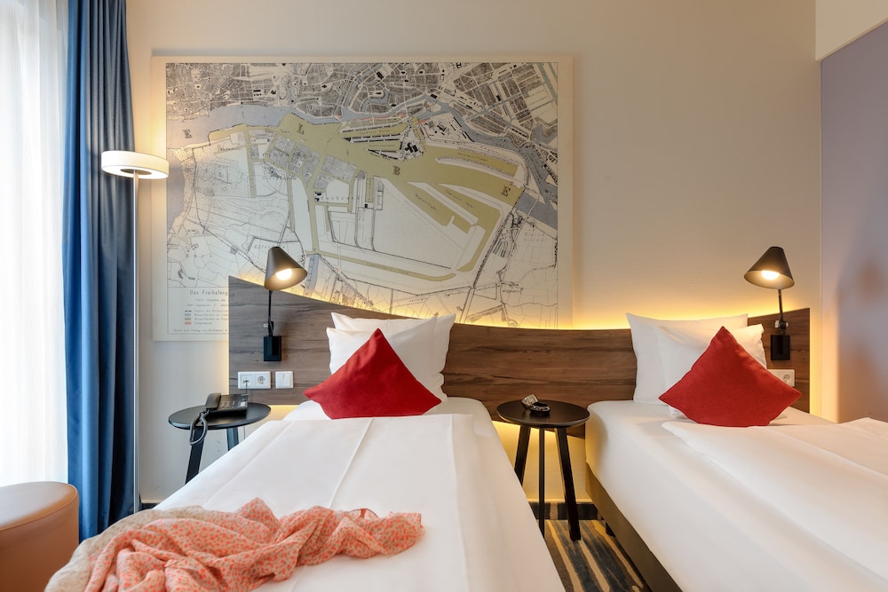 Habitación estándar con 2 camas individuales del hotel Mercure Hamburg Mitte. Foto 1