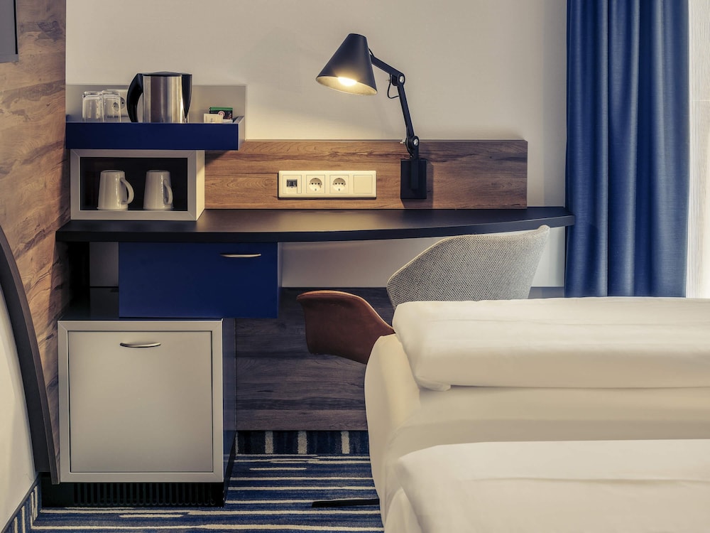 Habitación estándar con 2 camas individuales del hotel Mercure Hamburg Mitte. Foto 6