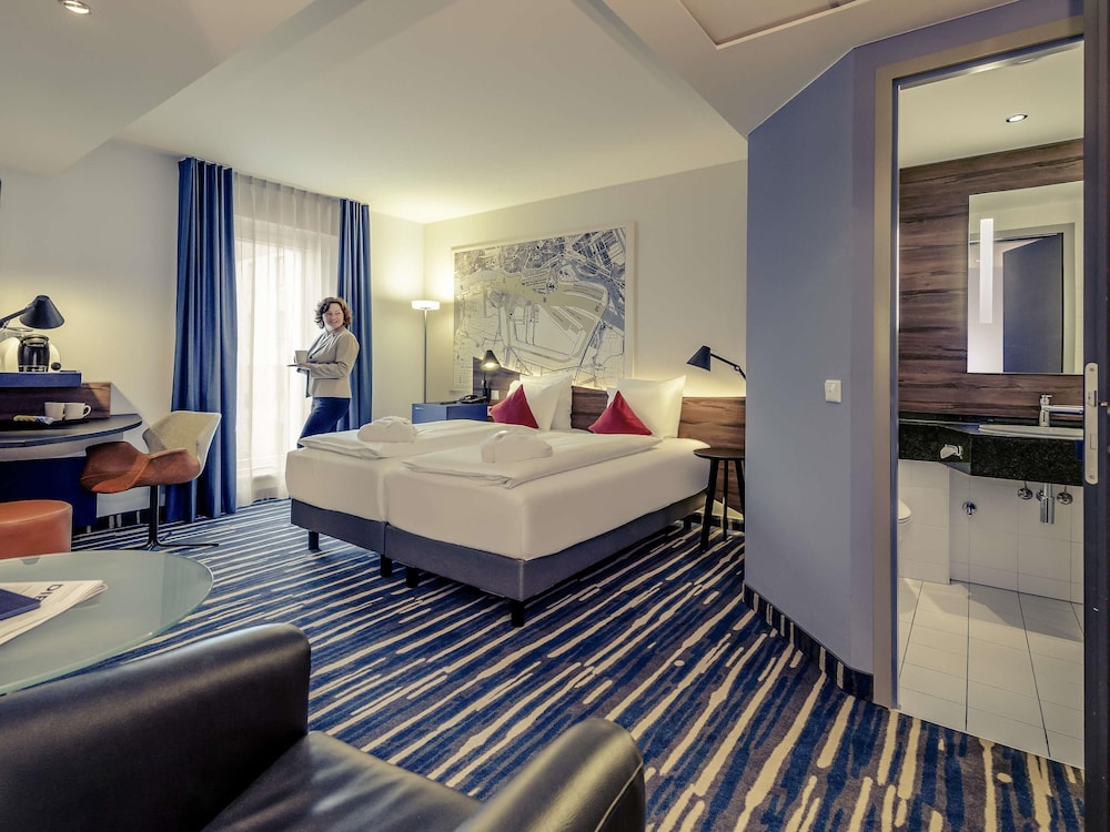 Habitación privilegiada con cama king size, entorno de patio del hotel Mercure Hamburg Mitte
