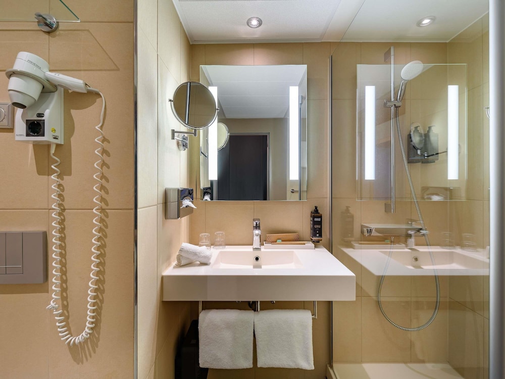 Habitación Estándar con cama doble del hotel Mercure Hotel Hannover City. Foto 3