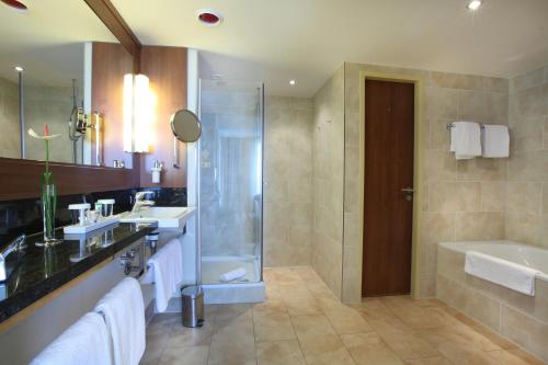 Suite Junior del hotel Lindner Hamburg Am Michel, Part Of Jdv By Hyatt