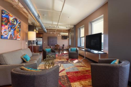 Efficiency King Suite with Two King Beds and Whirlpool - Non Smoking del hotel THE GIACOMO