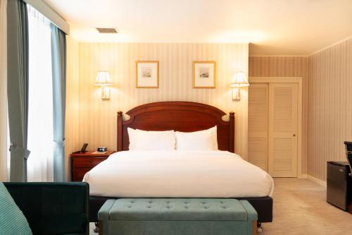 Habitación Deluxe con cama extragrande del hotel Stanford