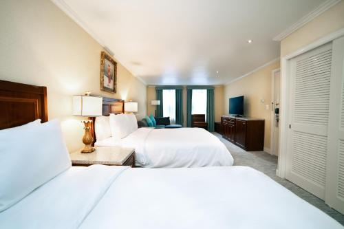 Habitación cuádruple Lujo 2 Camas dobles del hotel Stanford. Foto 5