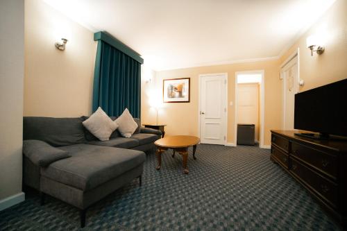 Habitación Superior con cama extragrande del hotel Stanford