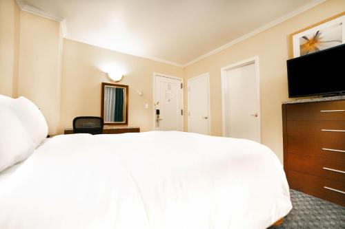 Habitación Superior - 1 cama grande del hotel Stanford. Foto 3