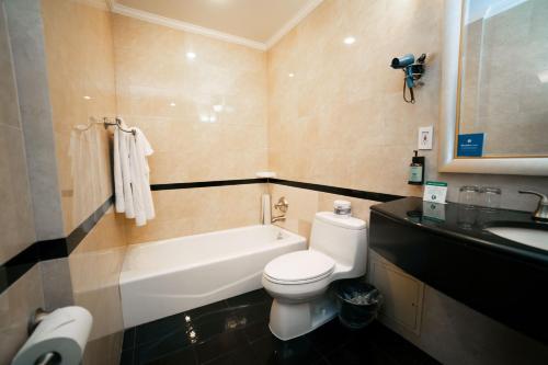 Habitación Deluxe con 2 camas grandes del hotel Stanford. Foto 5