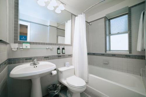 Habitación Doble Deluxe - 2 camas del hotel Stanford. Foto 2