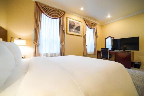 Habitación doble Lujo 1 Cama king Vista ciudad del hotel Stanford. Foto 1