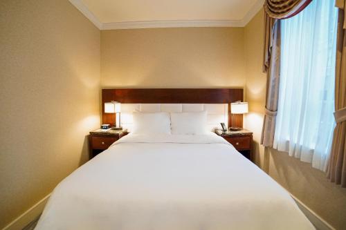 Habitación doble Lujo 1 Cama king Vista ciudad del hotel Stanford. Foto 2