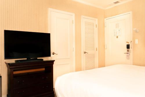 Habitación doble Planta Alta 1 Cama doble del hotel Stanford. Foto 4