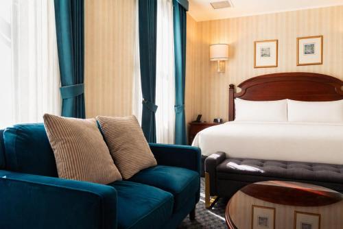 Habitación con cama extragrande. del hotel Stanford. Foto 4