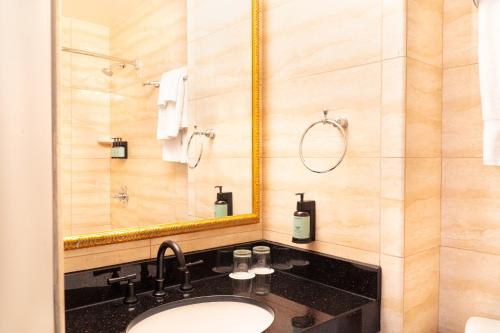 Habitación Doble Económica del hotel Stanford. Foto 6