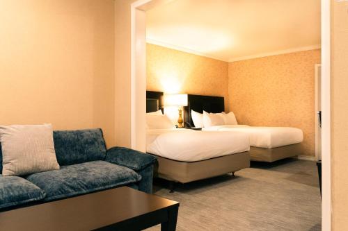 Habitación Deluxe con 2 camas grandes del hotel Stanford. Foto 11