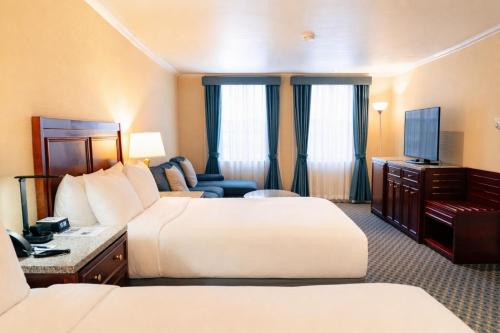 Suite Junior con 2 camas dobles del hotel Stanford. Foto 6