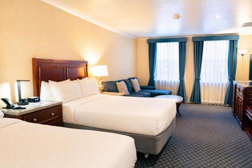 Suite Junior con 2 camas dobles del hotel Stanford. Foto 7