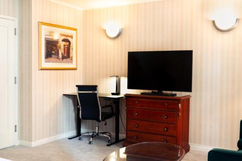 Habitación Deluxe con cama extragrande del hotel Stanford. Foto 1