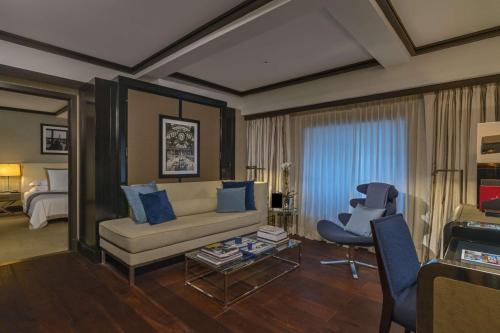 Suite de 1 dormitorio del hotel The Chatwal - The Unbound collection by Hyatt. Foto 3