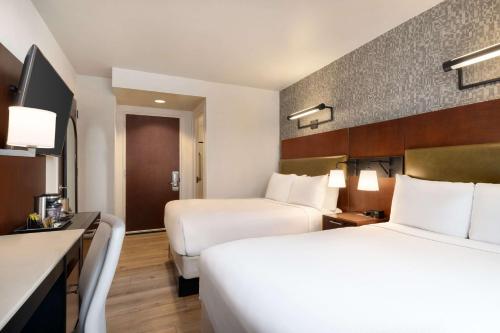 Habitación Doble - 2 camas dobles del hotel DoubleTree by Hilton New York Downtown